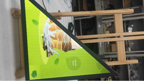 揭秘異形廣告機：革新傳播的5大特征！